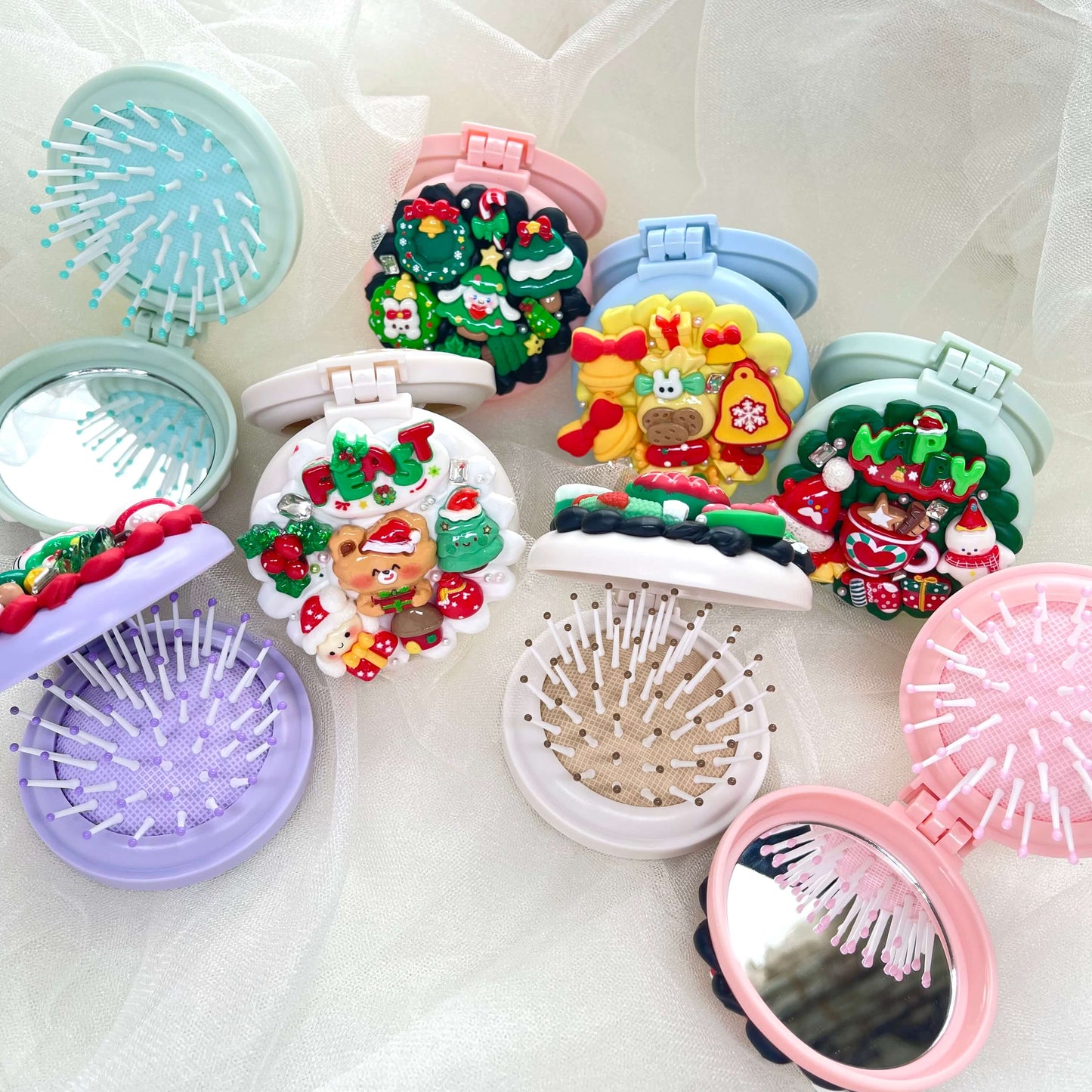 [Christmas 2025] Christmas Theme Kawaii Cute Convertible Foldable Mirror and Brush Combo Tool