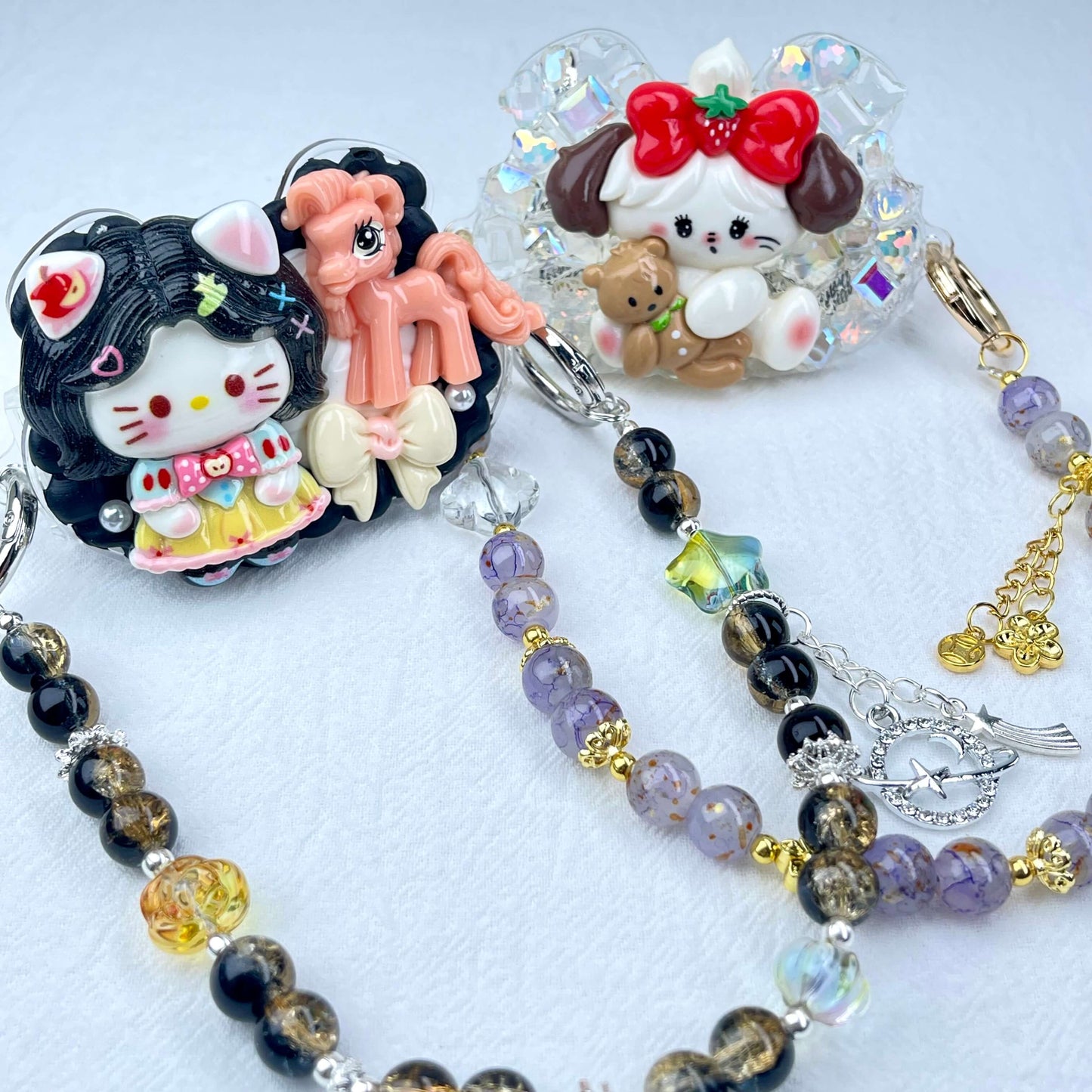 [Holiday Celebration] Kawaii Cream Gel and Glittering Rhinestones Mixes Styles Phone Clip with Phone Chain/Cross-body Chain