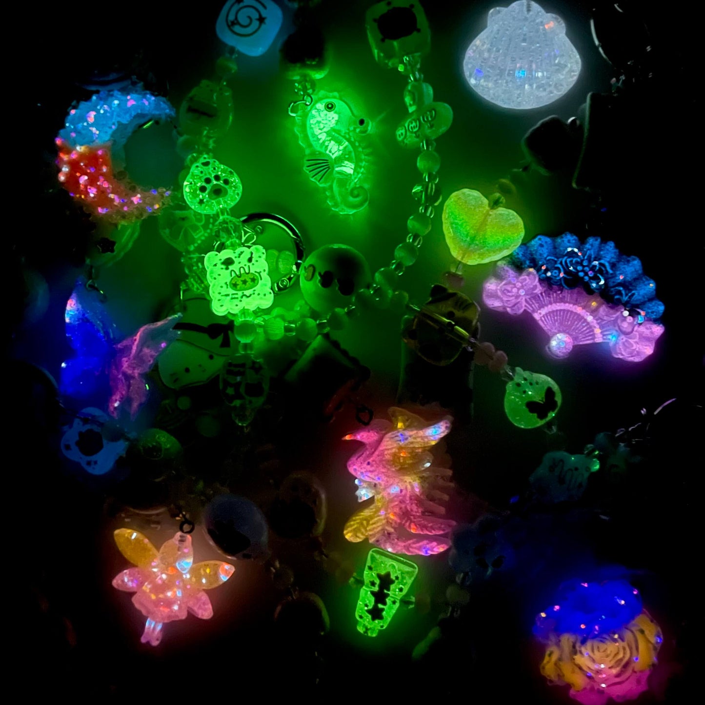 [Anniversary Celebration] New Cat Eye Effect Glittering Beads and Glow-In-the-Dark Decor Phone Chains-Celebration Special Price!