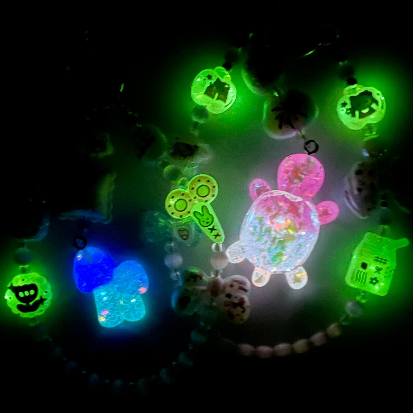 [Anniversary Celebration] New Cat Eye Effect Glittering Beads and Glow-In-the-Dark Decor Phone Chains-Celebration Special Price!